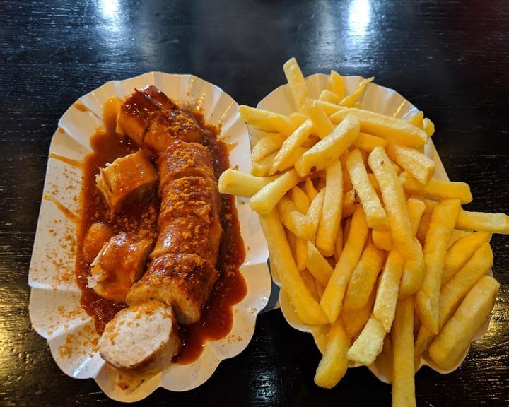 Weltmeister Currywurst & Pommes